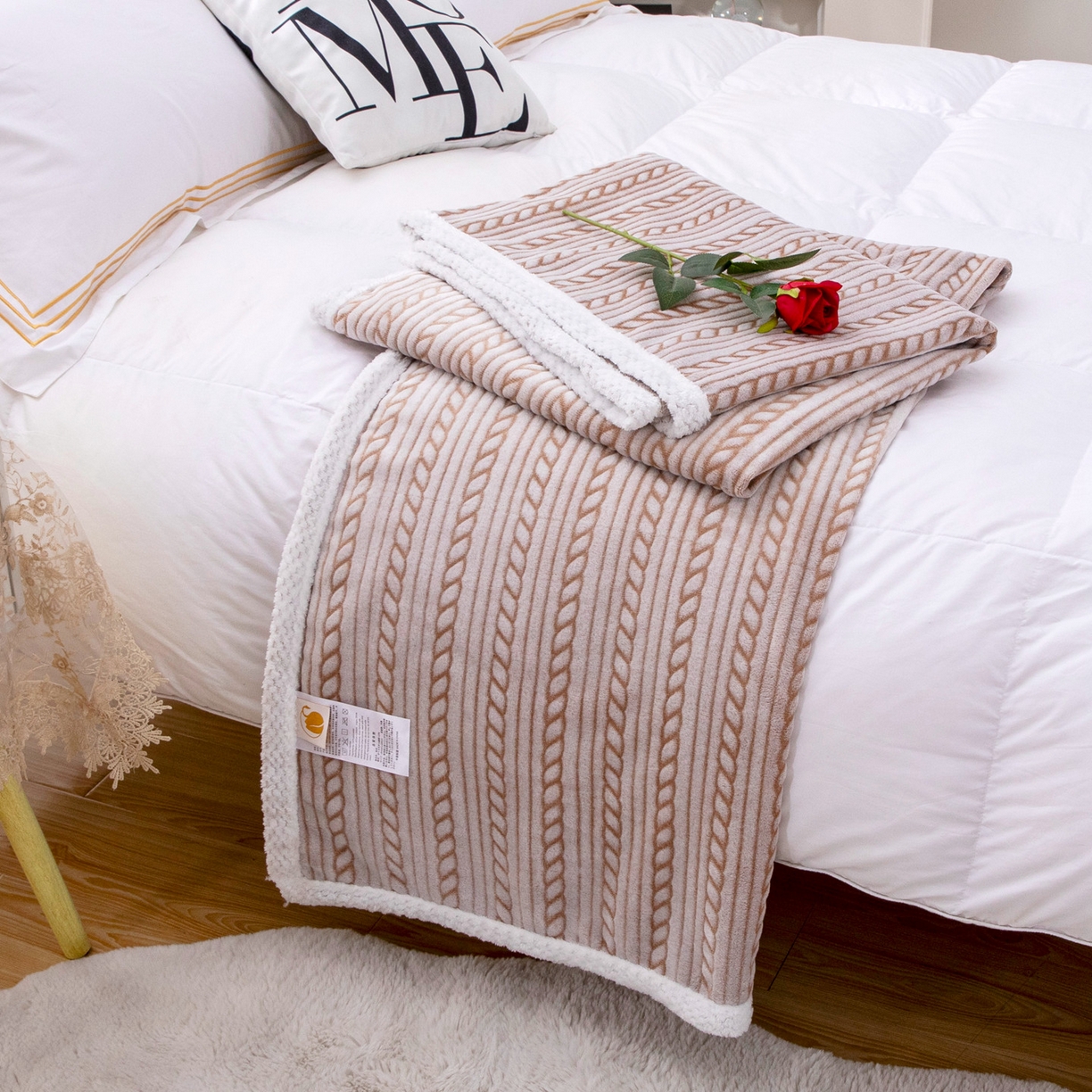 来菲毛毯 2025新款3D雕花法兰绒毛毯 麻花