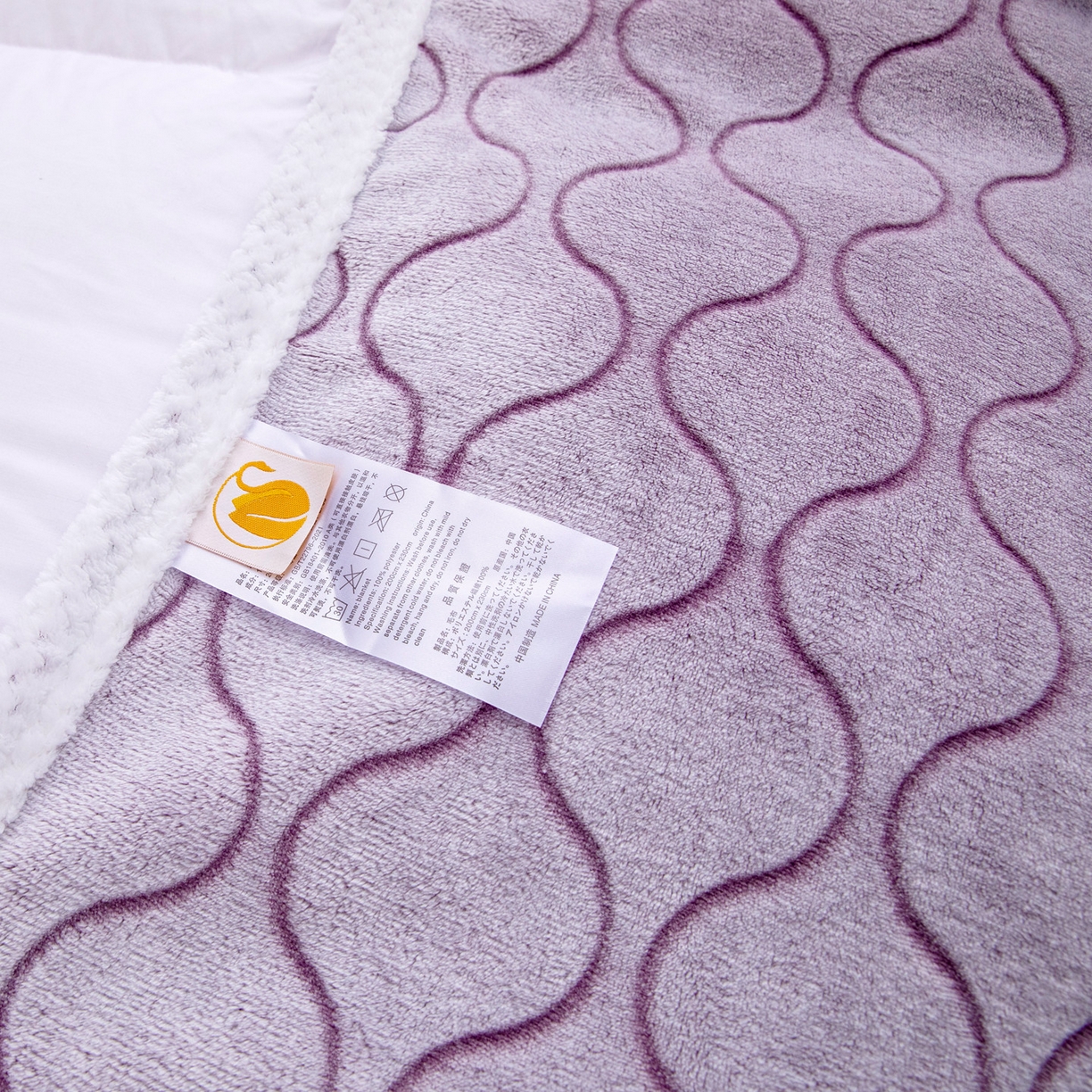 91家纺网 家纺一手货源 找家纺 来菲毛毯 2025新款3D雕花法兰绒毛毯 波纹