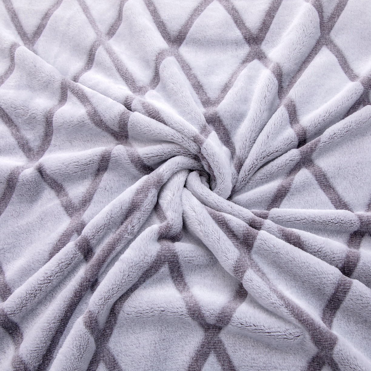 91家纺网 家纺一手货源 找家纺 来菲毛毯 2025新款3D雕花法兰绒毛毯 菱形