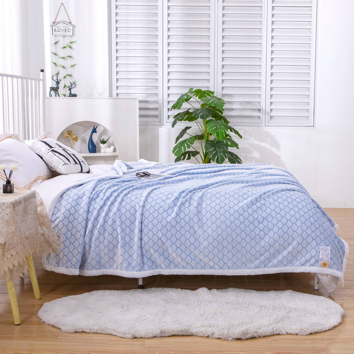 91家纺网 家纺一手货源 找家纺 来菲毛毯 2025新款加厚法兰绒牛奶毯子北欧简约剪花毛毯多用途礼品盖毯