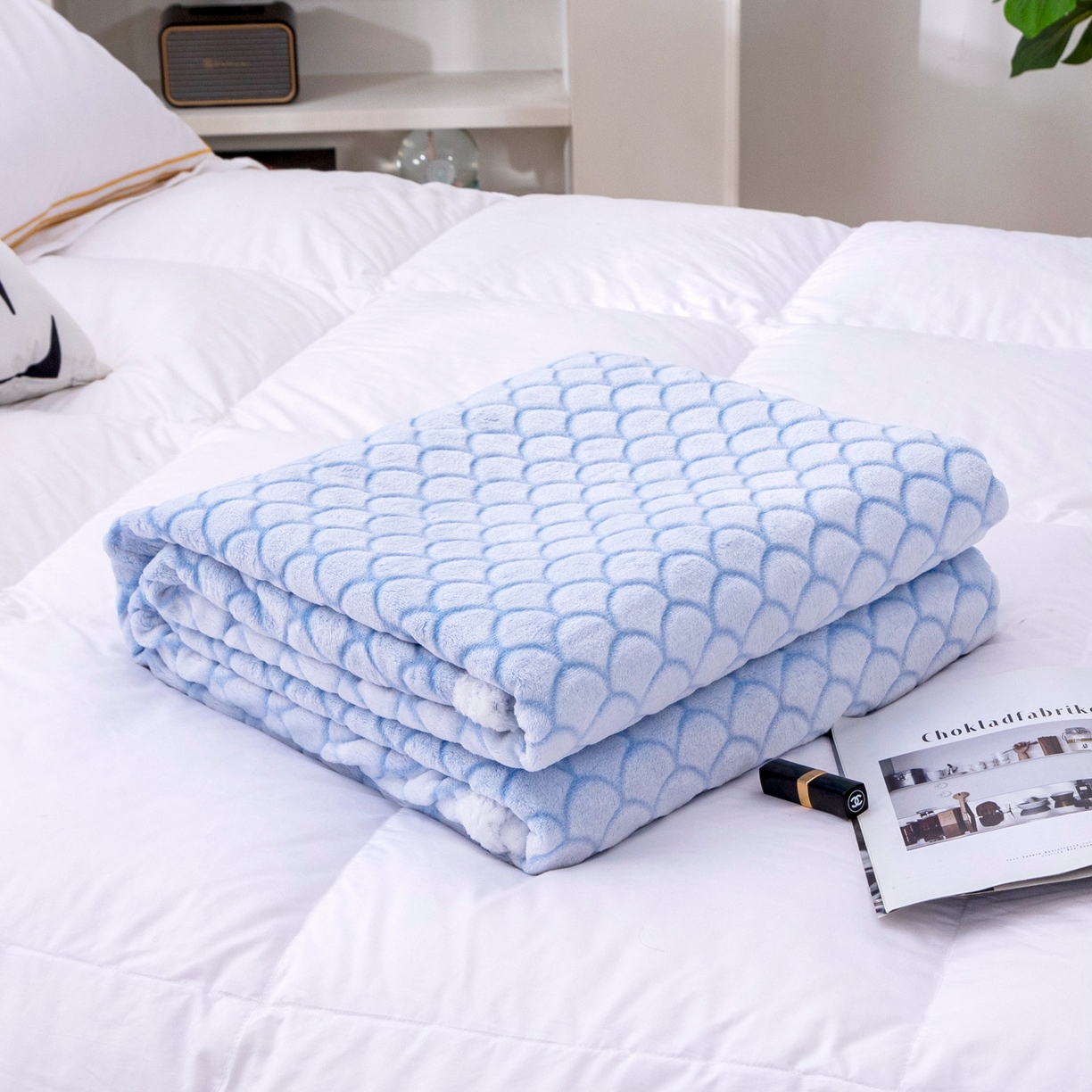 91家纺网 家纺一手货源 找家纺 来菲毛毯 2025新款加厚法兰绒牛奶毯子北欧简约剪花毛毯多用途礼品盖毯