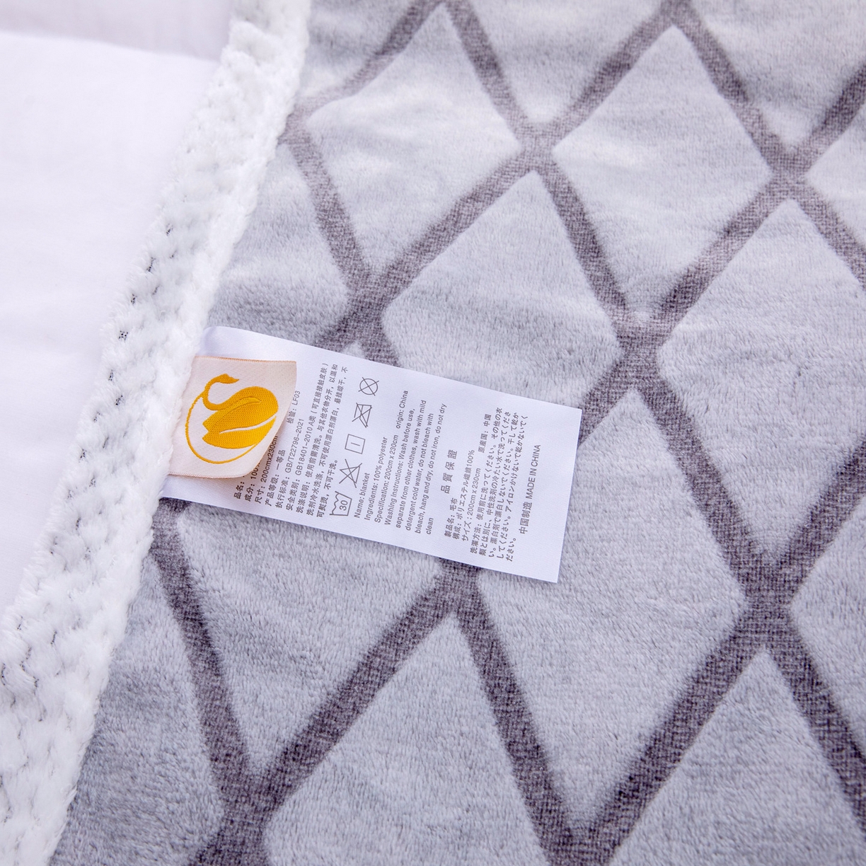 91家纺网 家纺一手货源 找家纺 来菲毛毯 2025新款3D雕花法兰绒毛毯 菱形