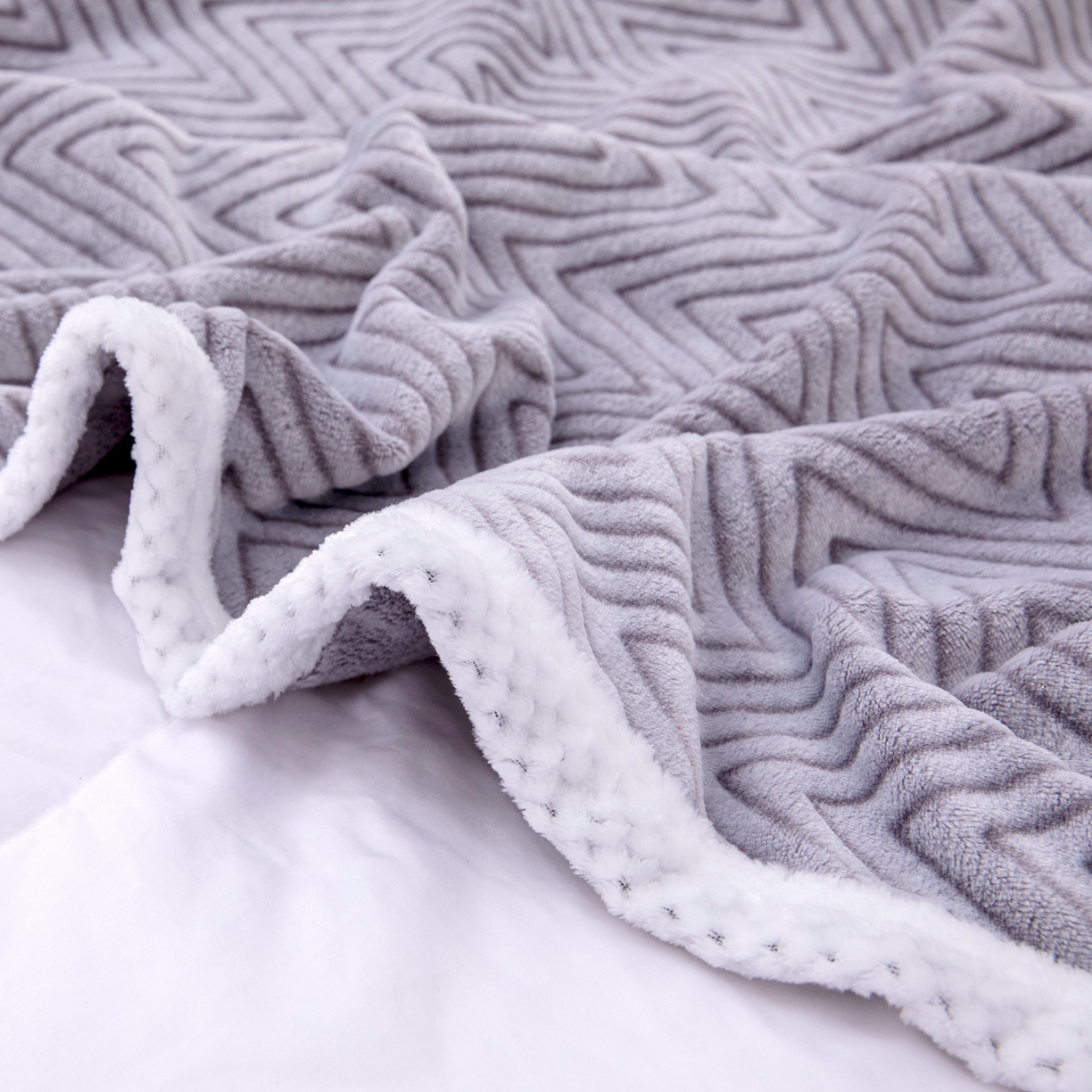 91家纺网 家纺一手货源 找家纺 来菲毛毯 2025新款3D雕花法兰绒毛毯 山陵