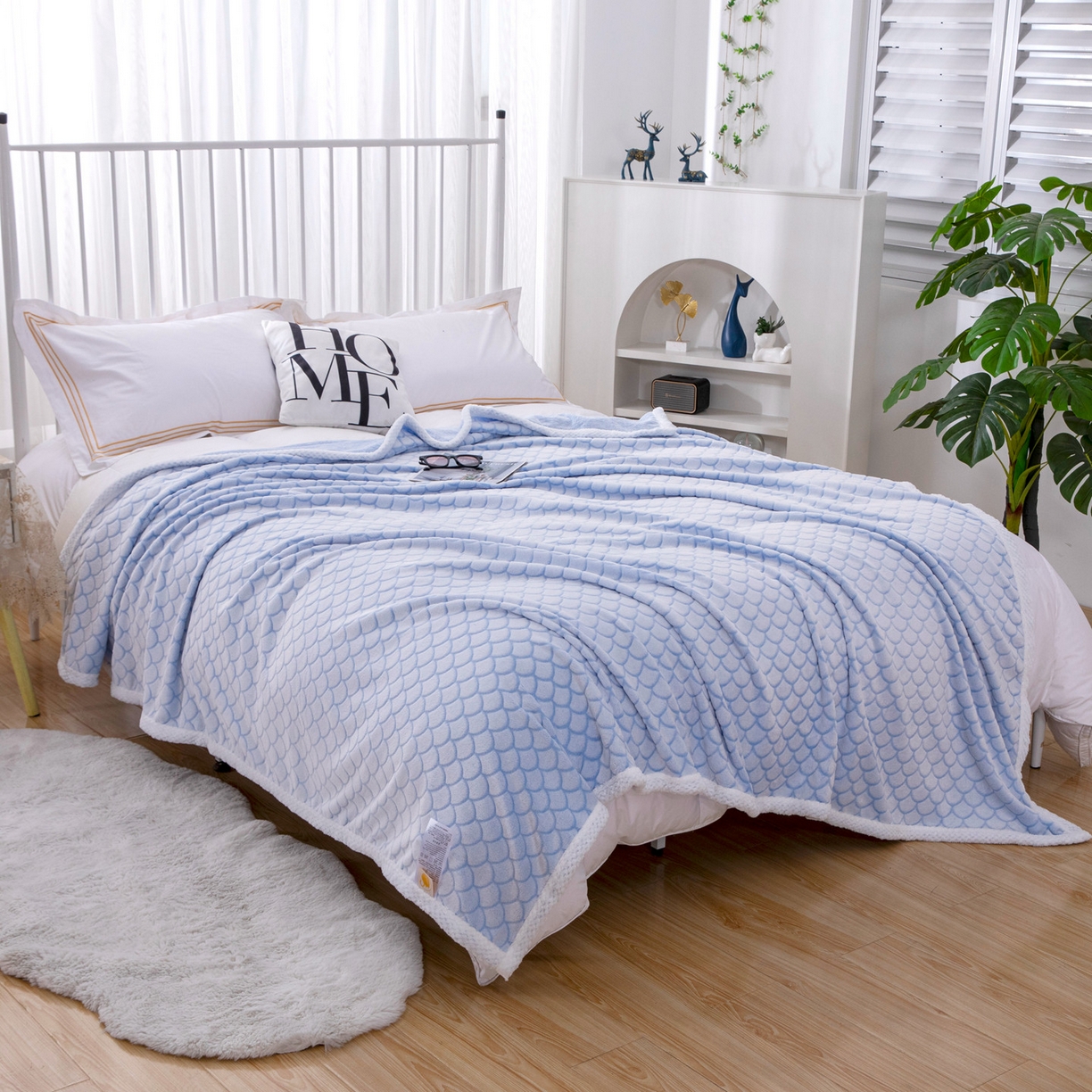 91家纺网 家纺一手货源 找家纺 来菲毛毯 2025新款加厚法兰绒牛奶毯子北欧简约剪花毛毯多用途礼品盖毯