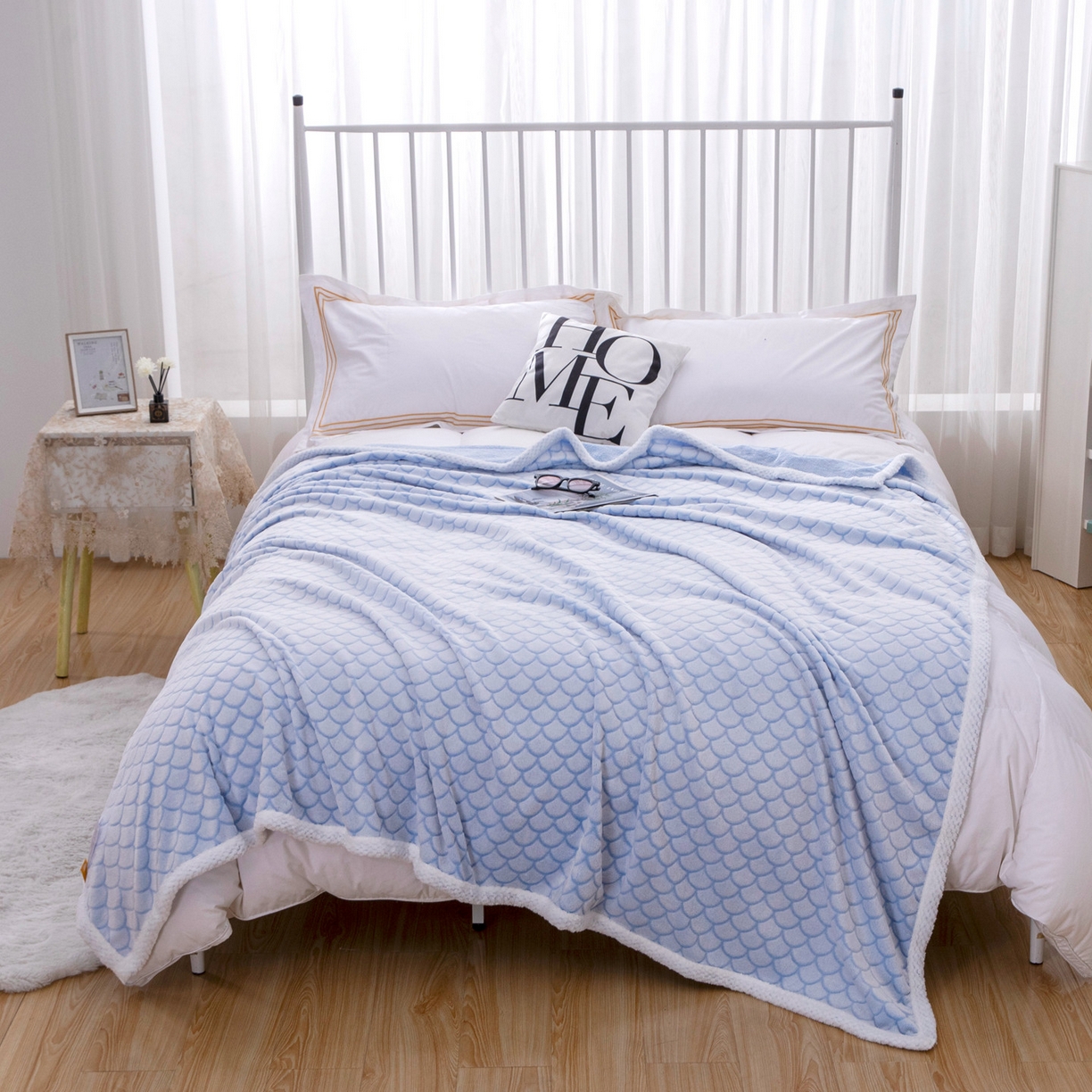 91家纺网 家纺一手货源 找家纺 来菲毛毯 2025新款加厚法兰绒牛奶毯子北欧简约剪花毛毯多用途礼品盖毯