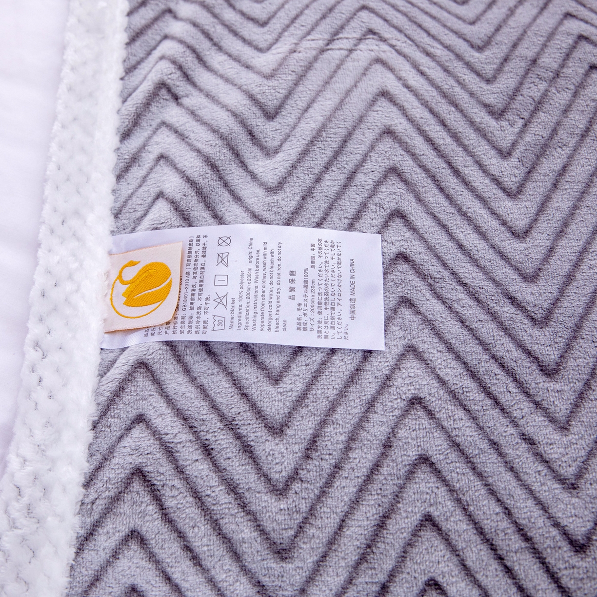 91家纺网 家纺一手货源 找家纺 来菲毛毯 2025新款3D雕花法兰绒毛毯 山陵