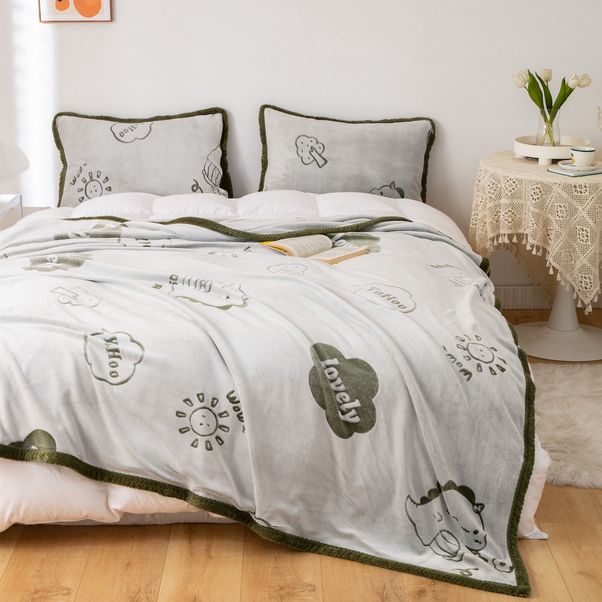 91家纺网 家纺一手货源 找家纺 来菲毛毯 2025新款牛奶绒剪花毛毯被套保暖加厚亲肤透气秋冬居家被套/盖毯两用款 绿恐龙