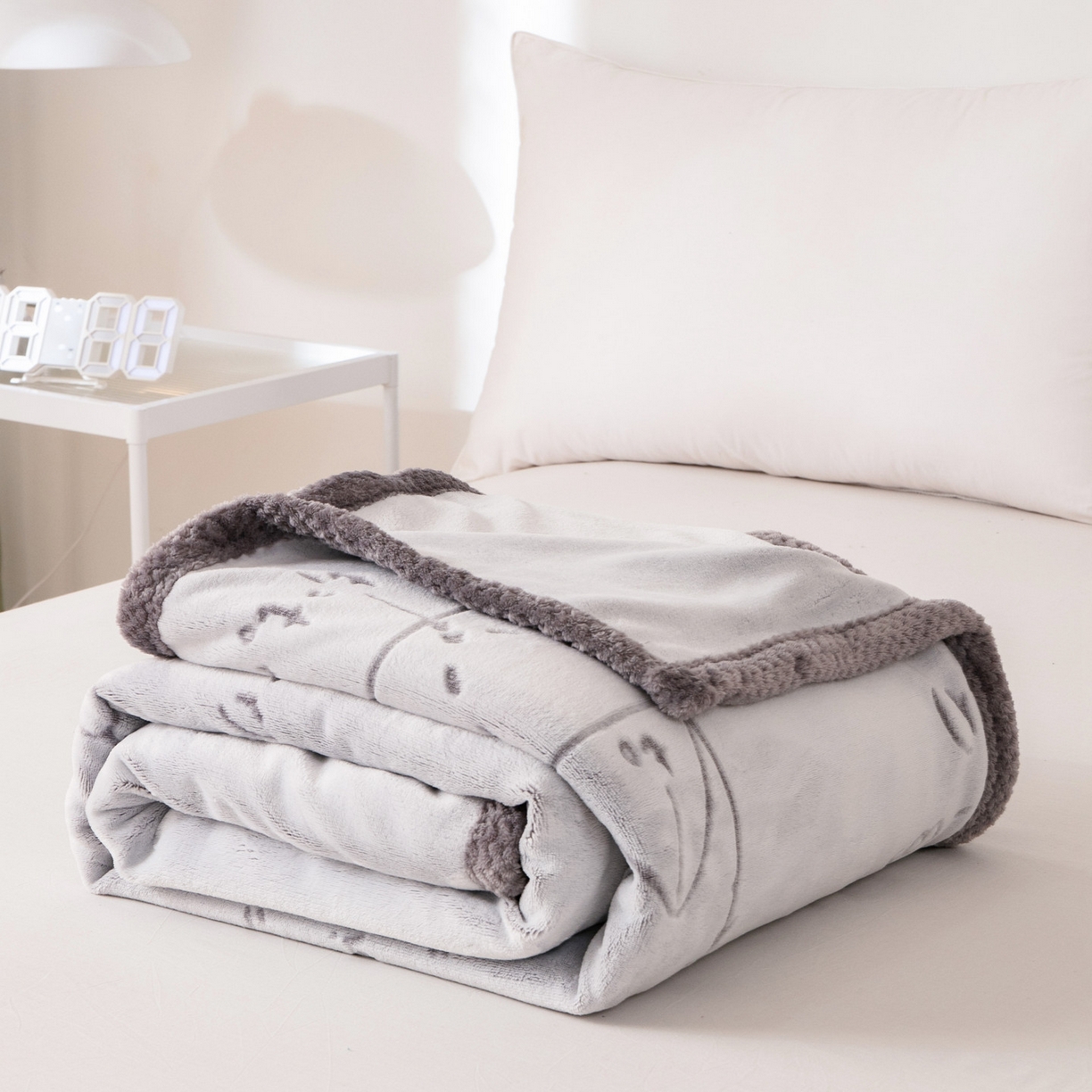 来菲毛毯 2025新款牛奶绒剪花毛毯被套保暖加厚亲肤透气秋冬居家被套/盖毯两用款 灰公式