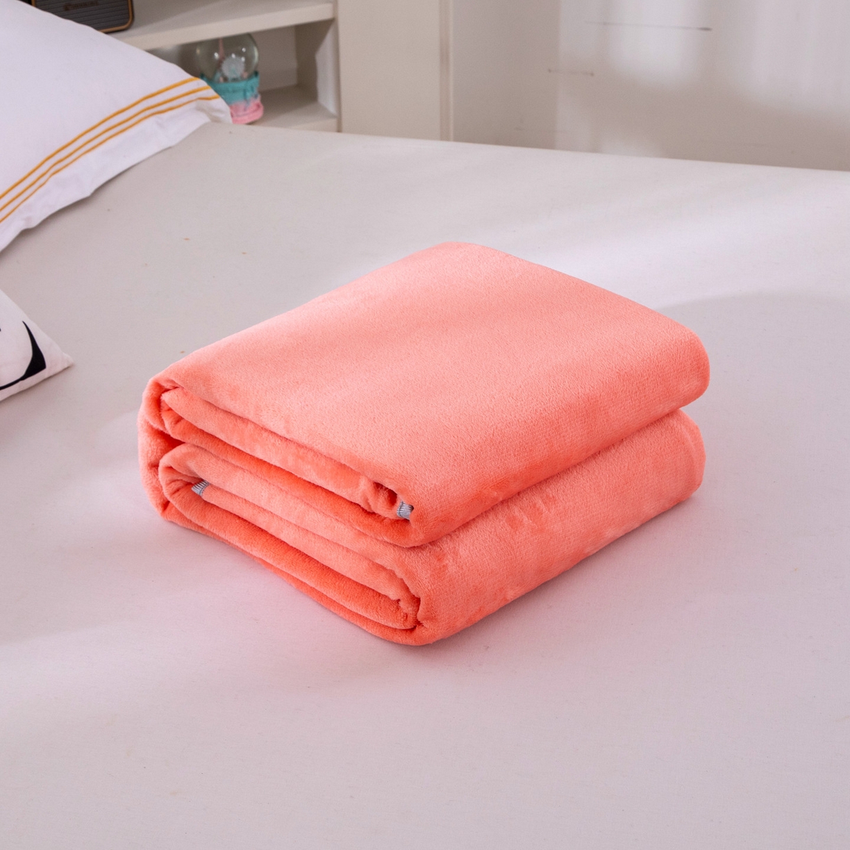 91家纺网 家纺一手货源 找家纺 （总）来菲毛毯 2025新款240克轻盈保暖秋冬居家办公柔软亲肤午休小毯子便携车载毯