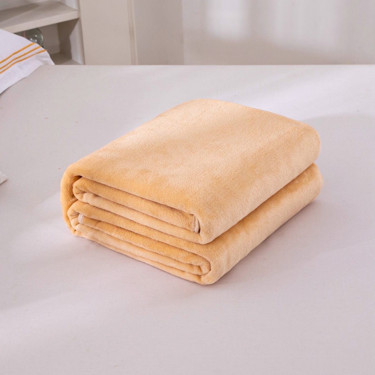 91家纺网 家纺一手货源 找家纺 （总）来菲毛毯 2025新款240克轻盈保暖秋冬居家办公柔软亲肤午休小毯子便携车载毯