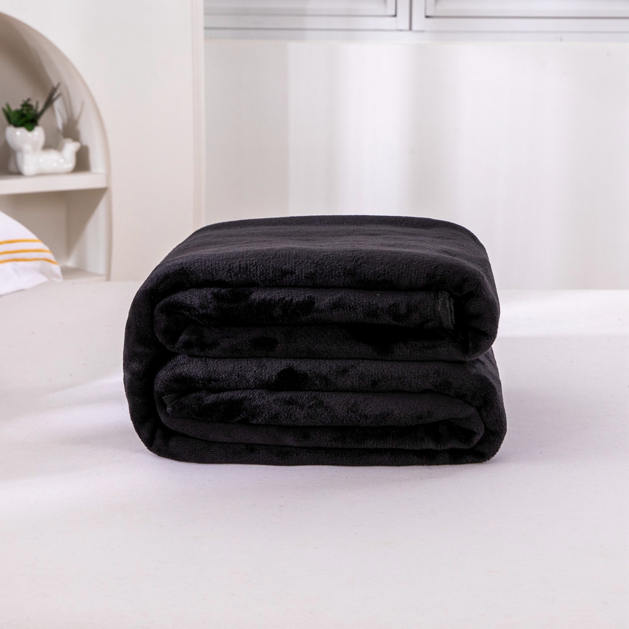 91家纺网 家纺一手货源 找家纺 （总）来菲毛毯 2025新款240克轻盈保暖秋冬居家办公柔软亲肤午休小毯子便携车载毯