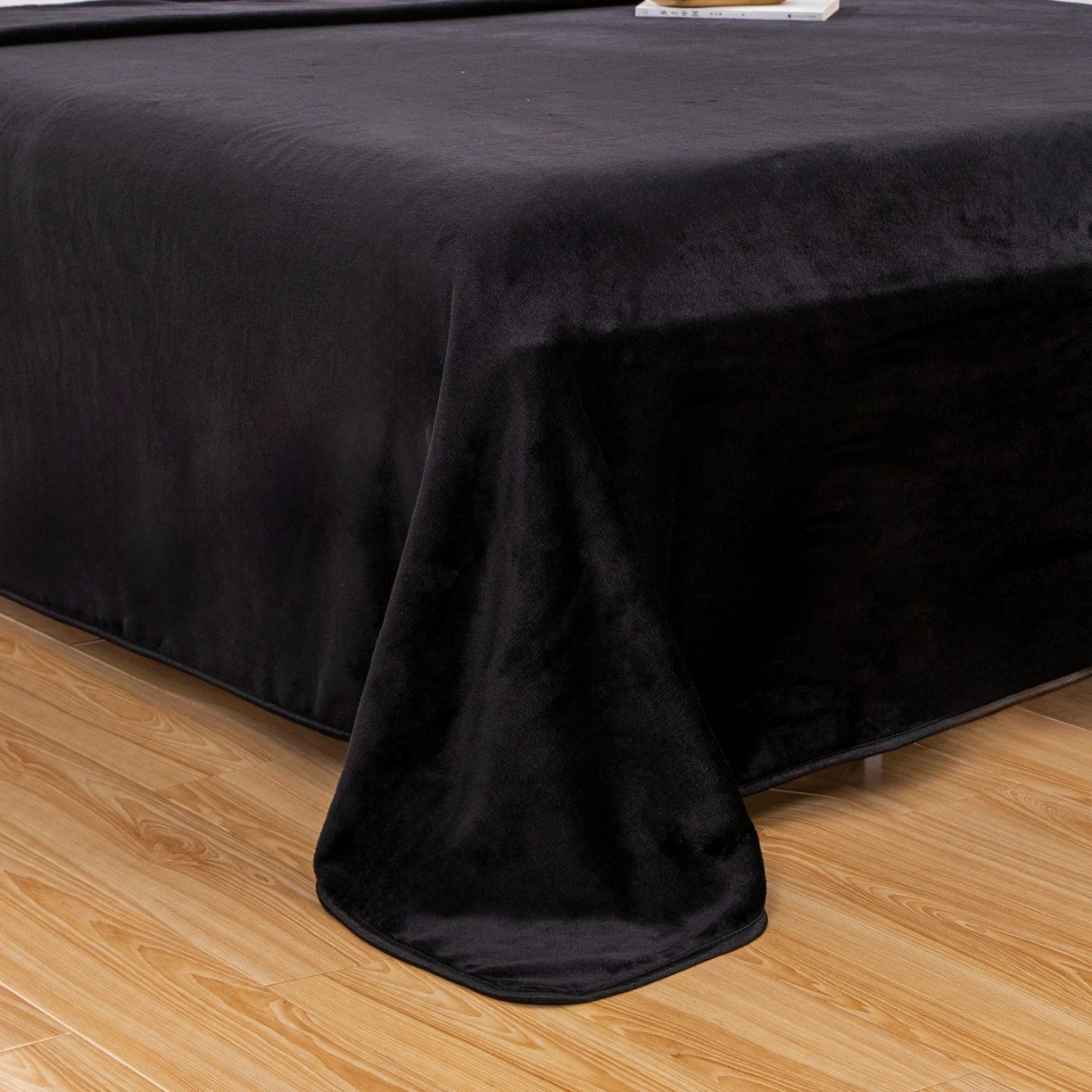 91家纺网 家纺一手货源 找家纺 （总）来菲毛毯 2025新款240克轻盈保暖秋冬居家办公柔软亲肤午休小毯子便携车载毯