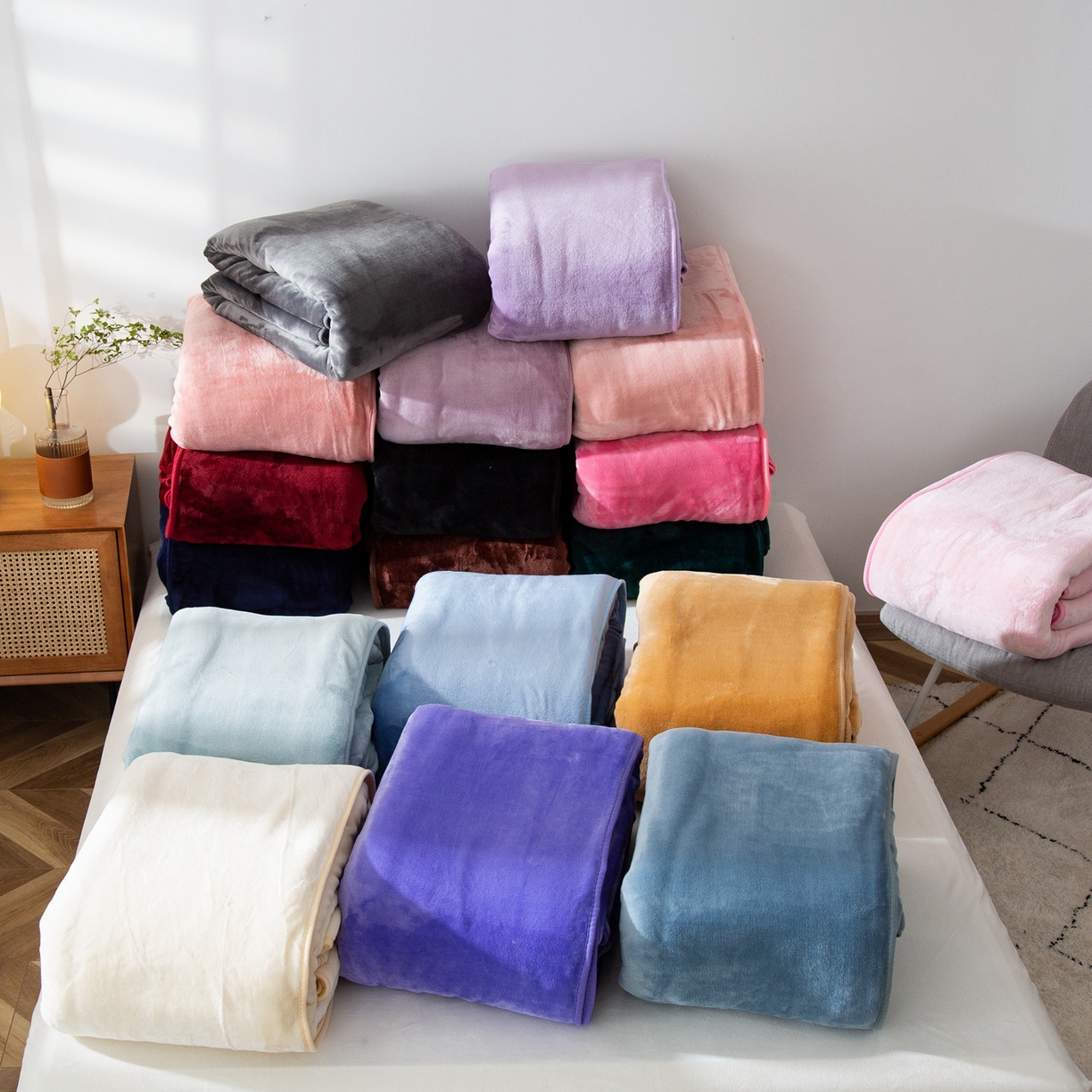 91家纺网 家纺一手货源 找家纺 （总）来菲毛毯 2025新款320克加厚保暖毛毯秋冬单人/双人床宿舍午睡毯办公室盖腿毯