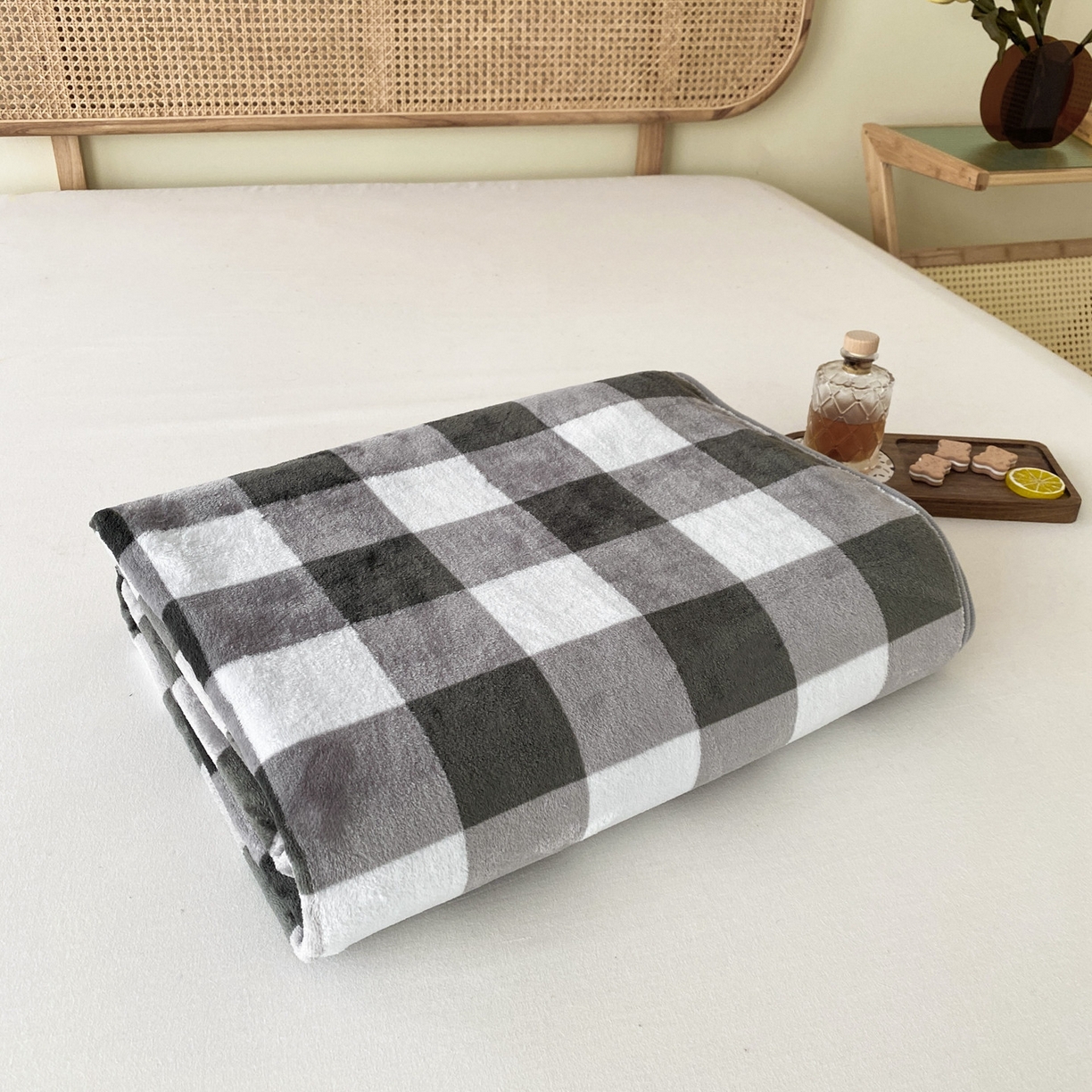 91家纺网 家纺一手货源 找家纺 （总）来菲毛毯 2025新款320克加厚保暖毛毯秋冬单人/双人床宿舍午睡毯办公室盖腿毯