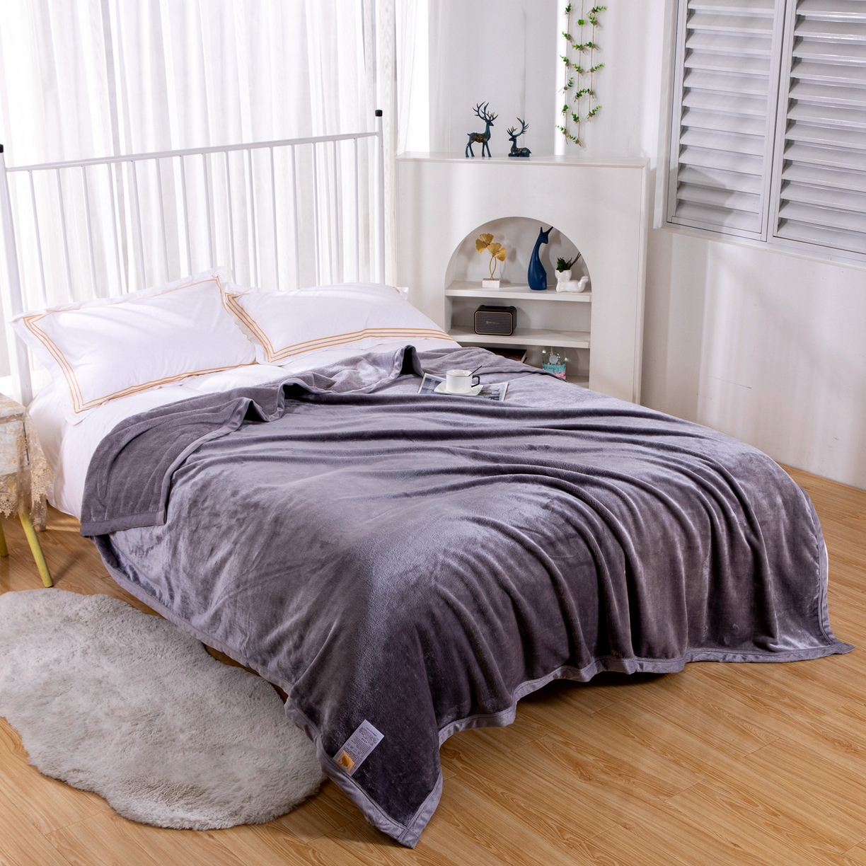 91家纺网 家纺一手货源 找家纺 来菲毛毯 2025新款500克简约双面加厚科技暖绒毯秋冬居家盖身/沙发午休/双人保暖多用款 极致灰