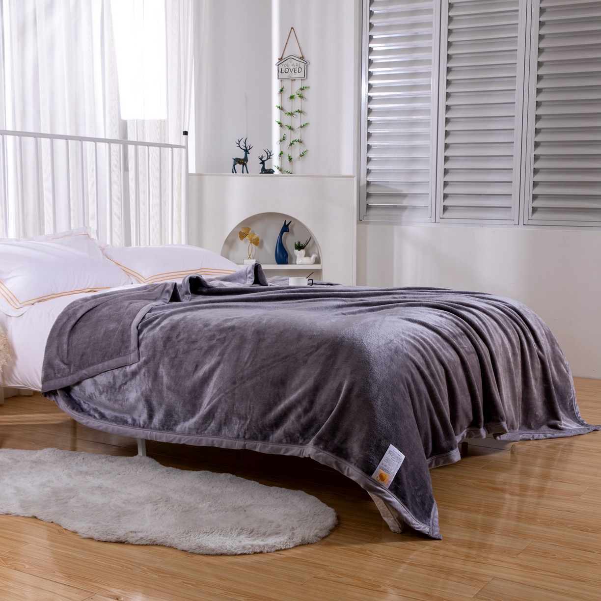 91家纺网 家纺一手货源 找家纺 来菲毛毯 2025新款500克简约双面加厚科技暖绒毯秋冬居家盖身/沙发午休/双人保暖多用款 极致灰