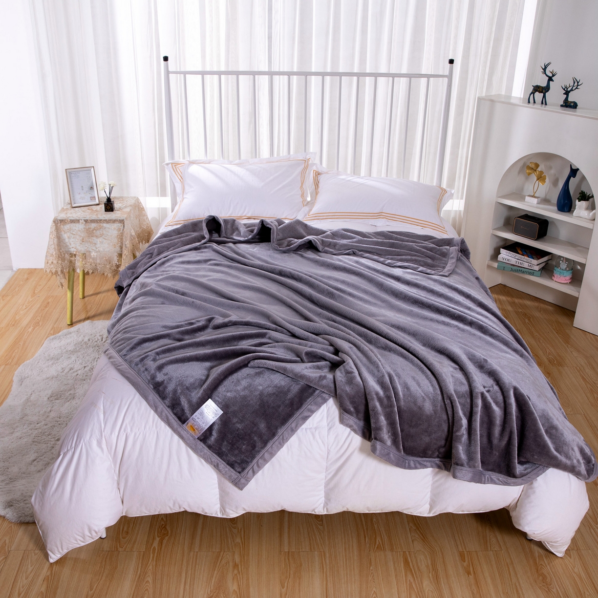 91家纺网 家纺一手货源 找家纺 来菲毛毯 2025新款500克简约双面加厚科技暖绒毯秋冬居家盖身/沙发午休/双人保暖多用款 极致灰