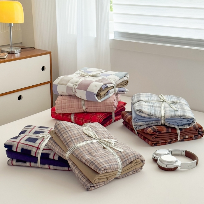 91家纺网 家纺一手货源 找家纺 亨通家纺 2025新款复古原麻双层纱格子系列四件套 组合图仅供参考