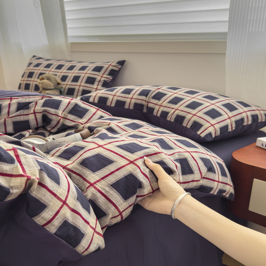 91家纺网 家纺一手货源 找家纺 亨通家纺 2025新款复古原麻双层纱格子系列四件套 格纹夜曲