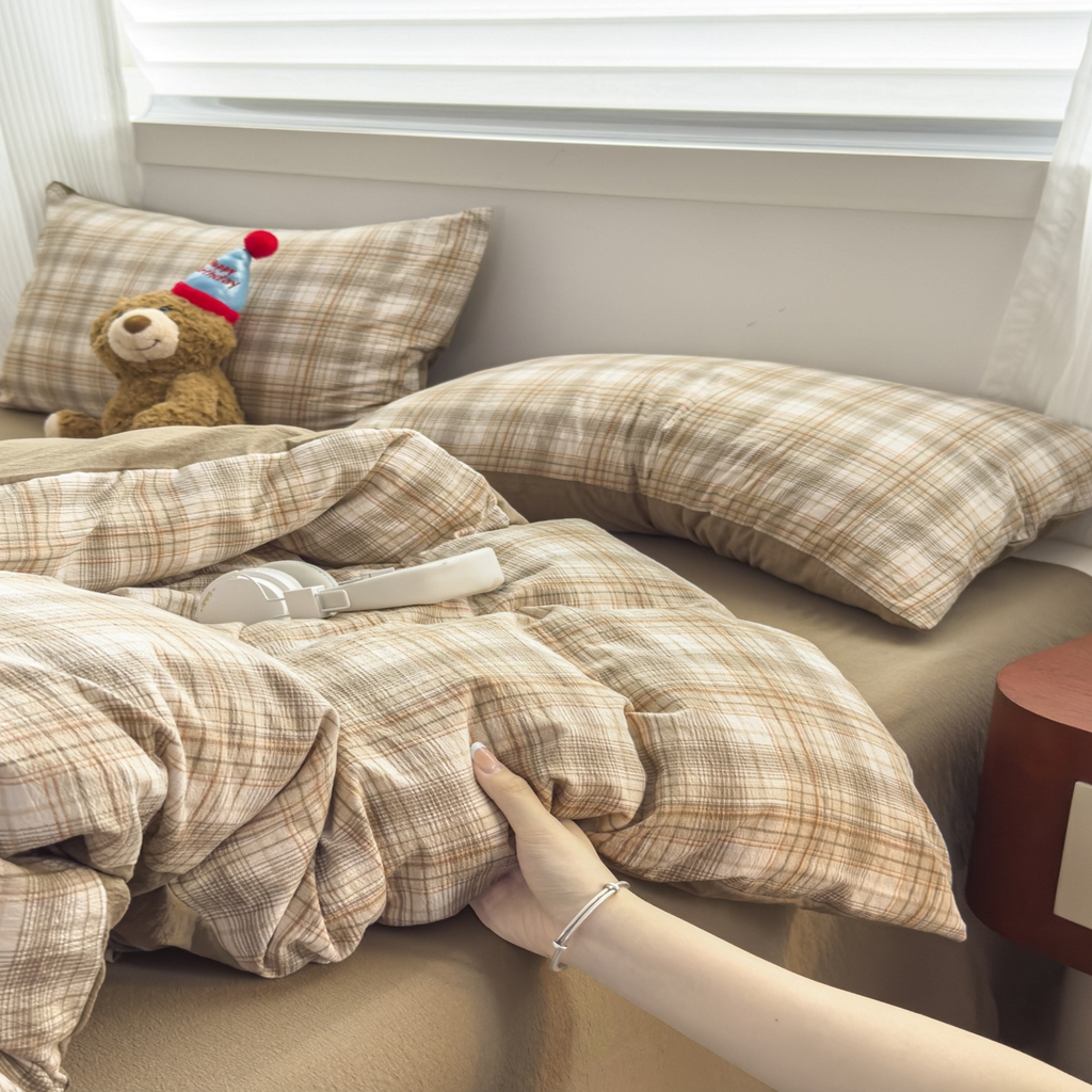 91家纺网 家纺一手货源 找家纺 亨通家纺 2025新款复古原麻双层纱格子系列四件套 格韵暖眠