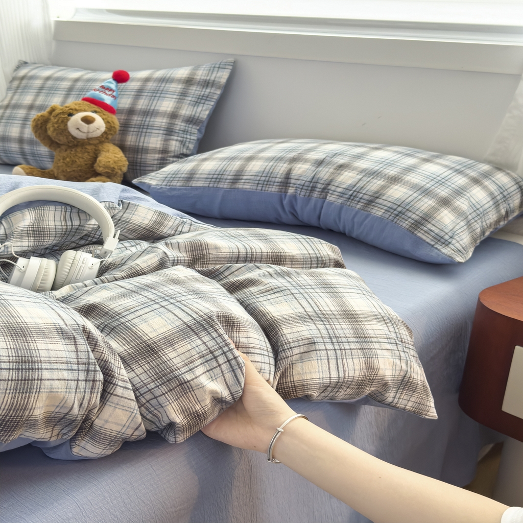 91家纺网 家纺一手货源 找家纺 亨通家纺 2025新款复古原麻双层纱格子系列四件套 蓝调格眠