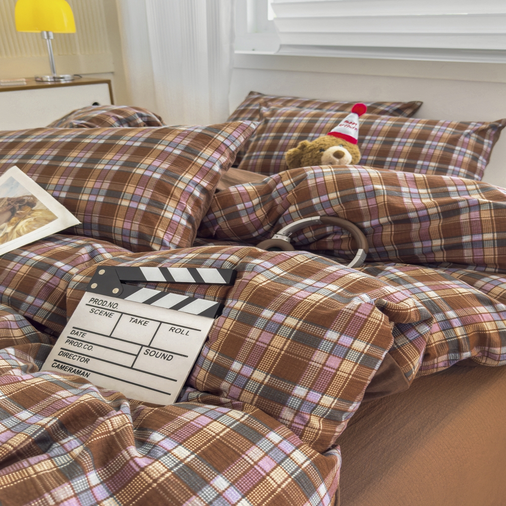 91家纺网 家纺一手货源 找家纺 亨通家纺 2025新款复古原麻双层纱格子系列四件套 焦糖格梦