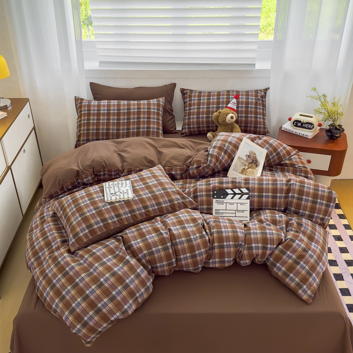 91家纺网 家纺一手货源 找家纺 亨通家纺 2025新款复古原麻双层纱格子系列四件套 焦糖格梦