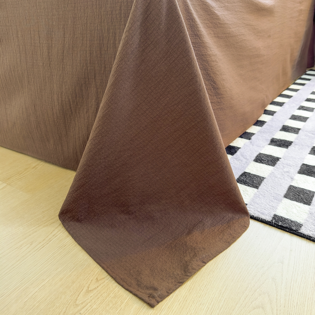 91家纺网 家纺一手货源 找家纺 亨通家纺 2025新款复古原麻双层纱格子系列四件套 焦糖格梦