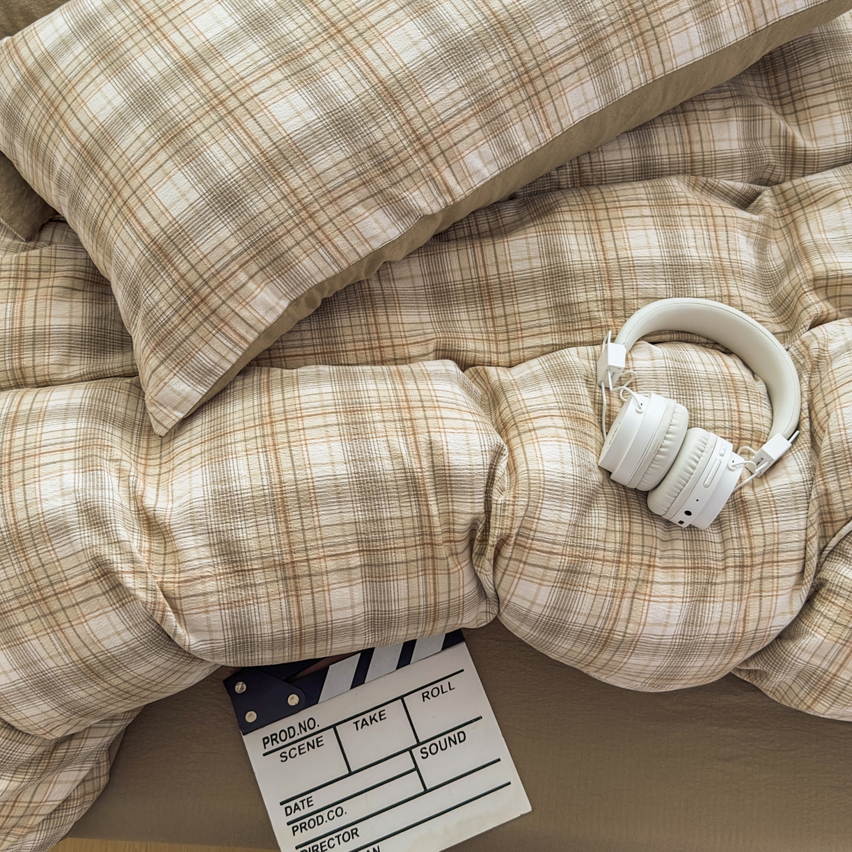 91家纺网 家纺一手货源 找家纺 亨通家纺 2025新款复古原麻双层纱格子系列四件套 格韵暖眠