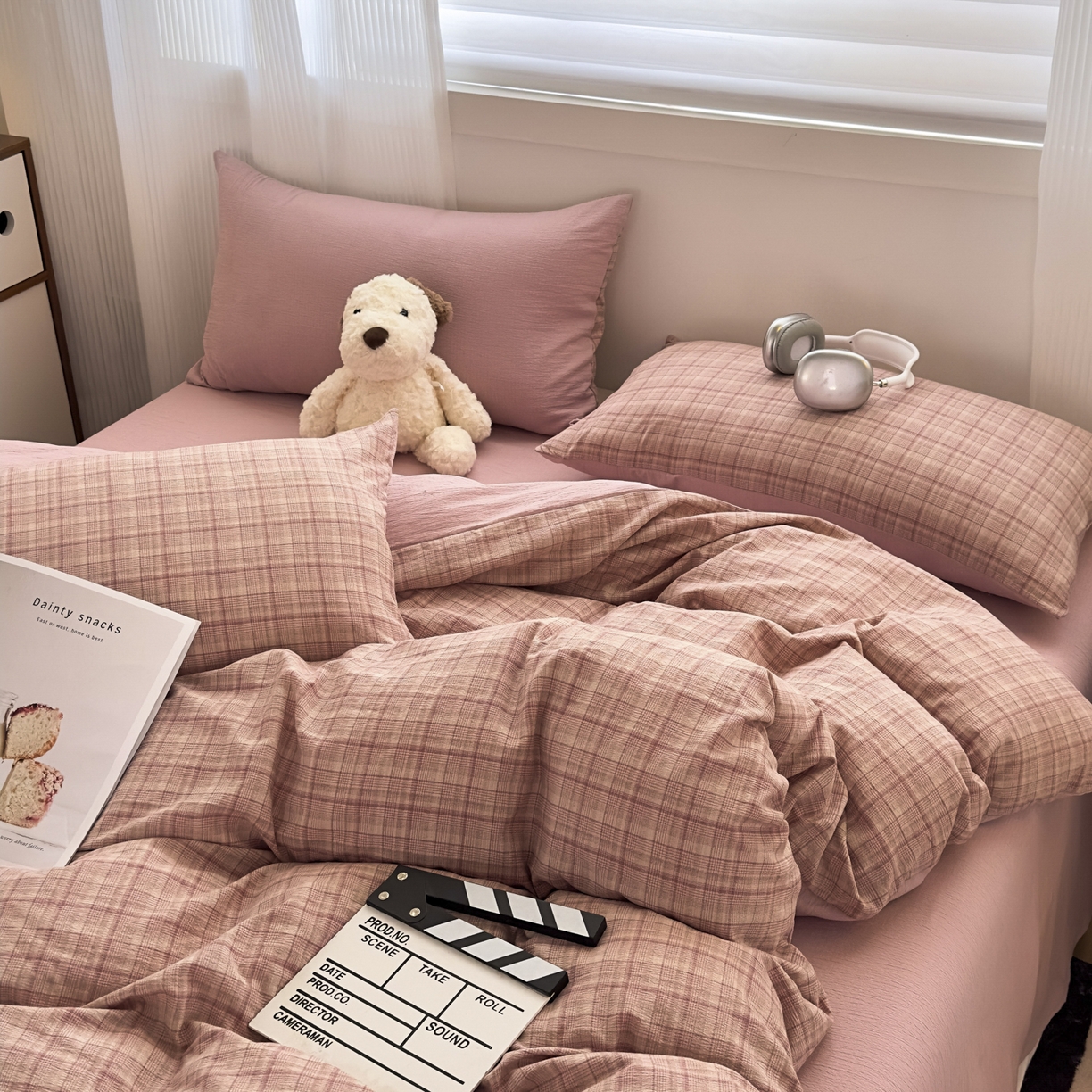 91家纺网 家纺一手货源 找家纺 亨通家纺 2025新款复古原麻双层纱格子系列四件套 粉格甜梦