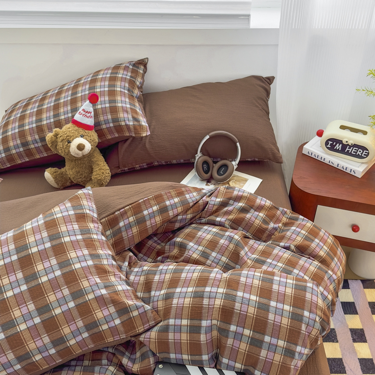 91家纺网 家纺一手货源 找家纺 亨通家纺 2025新款复古原麻双层纱格子系列四件套 焦糖格梦