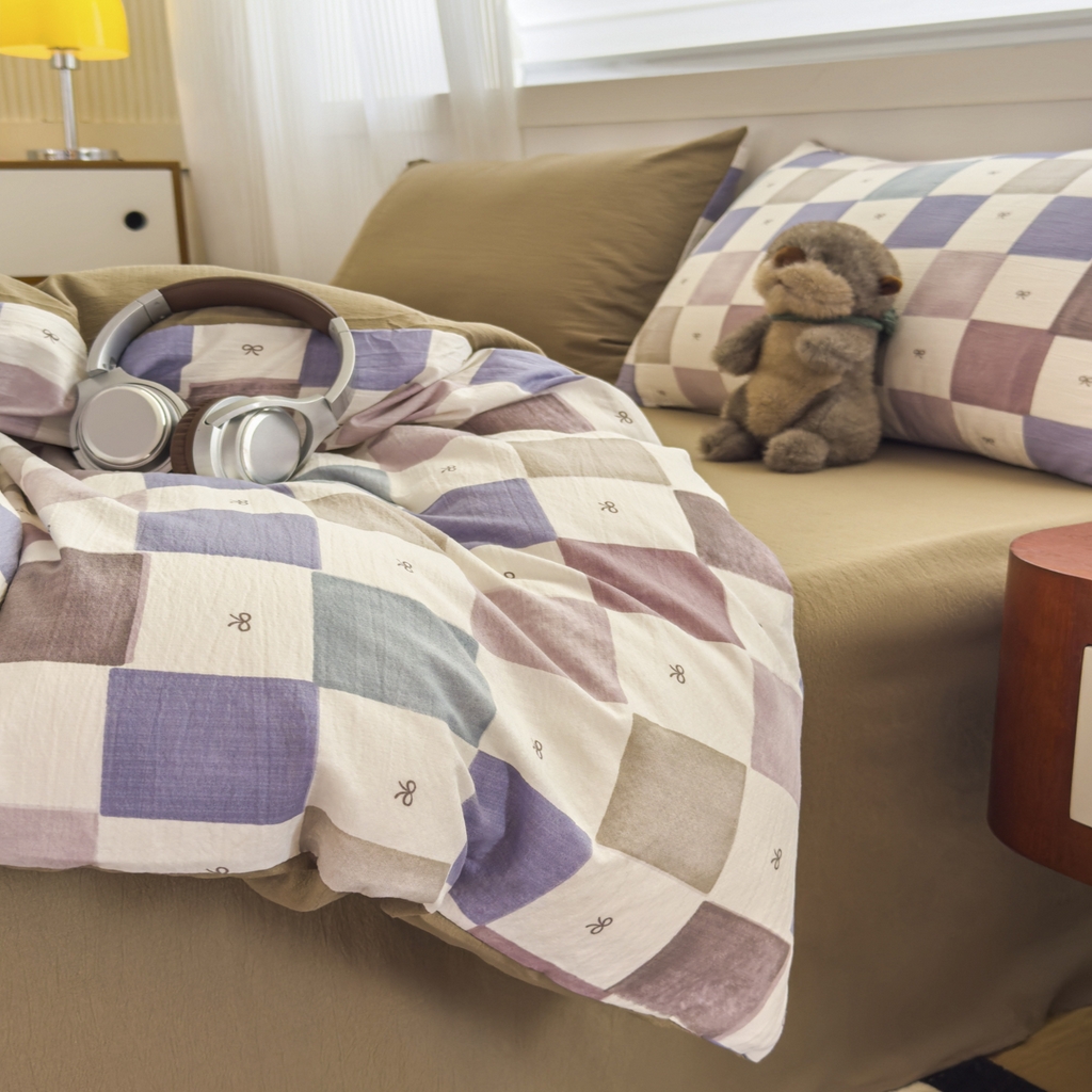 91家纺网 家纺一手货源 找家纺 亨通家纺 2025新款复古原麻双层纱格子系列四件套 漫格温情