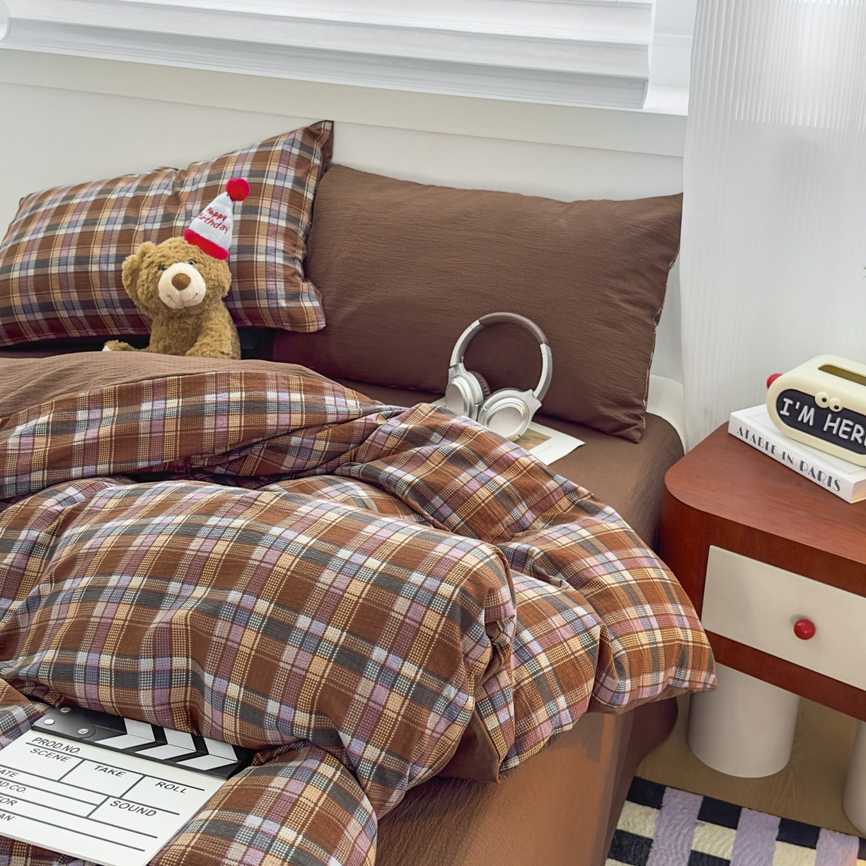 91家纺网 家纺一手货源 找家纺 亨通家纺 2025新款复古原麻双层纱格子系列四件套 焦糖格梦