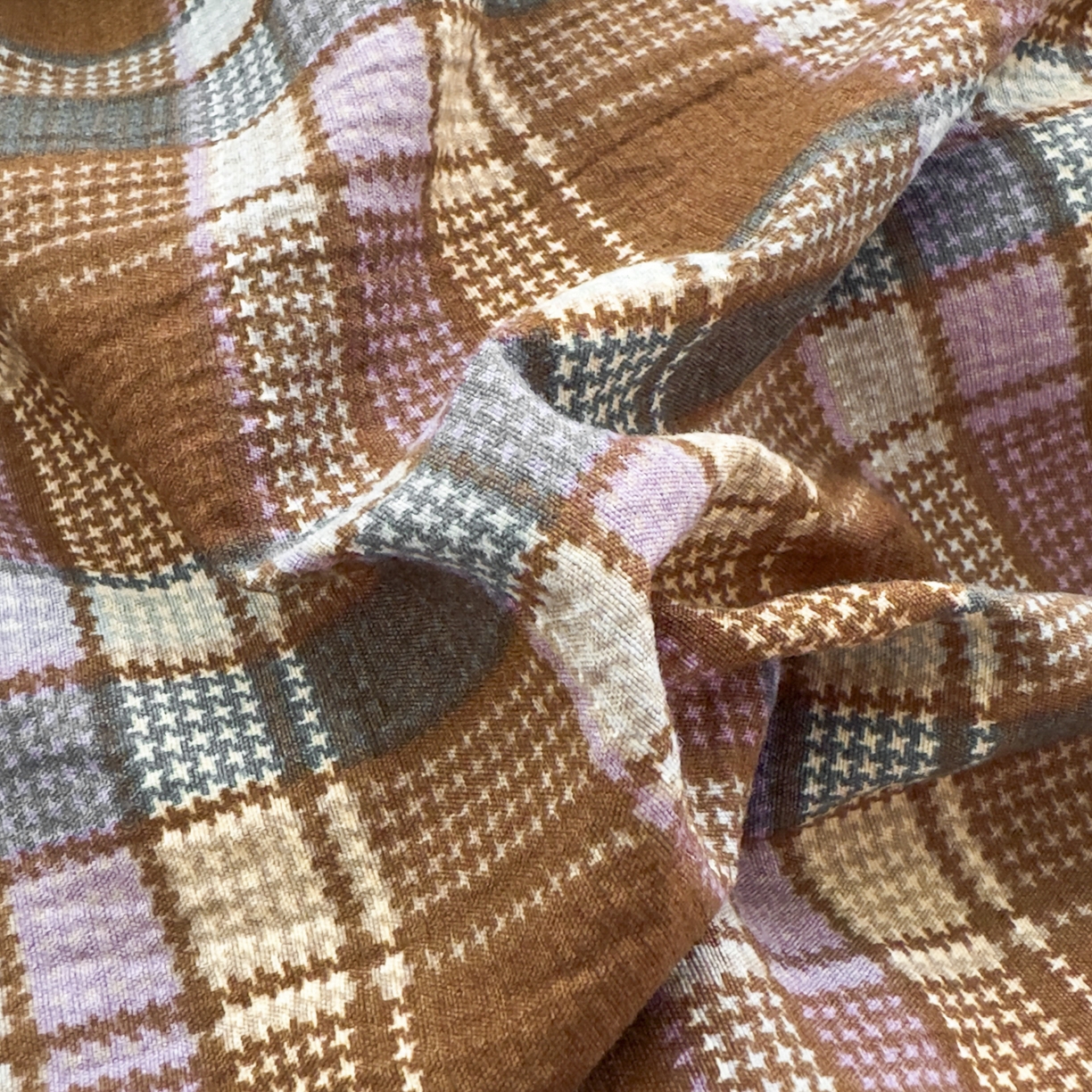 91家纺网 家纺一手货源 找家纺 亨通家纺 2025新款复古原麻双层纱格子系列四件套 焦糖格梦