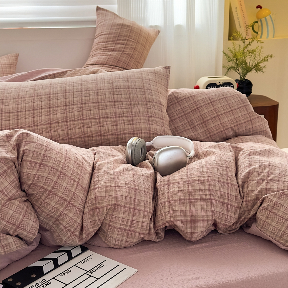 91家纺网 家纺一手货源 找家纺 亨通家纺 2025新款复古原麻双层纱格子系列四件套 粉格甜梦