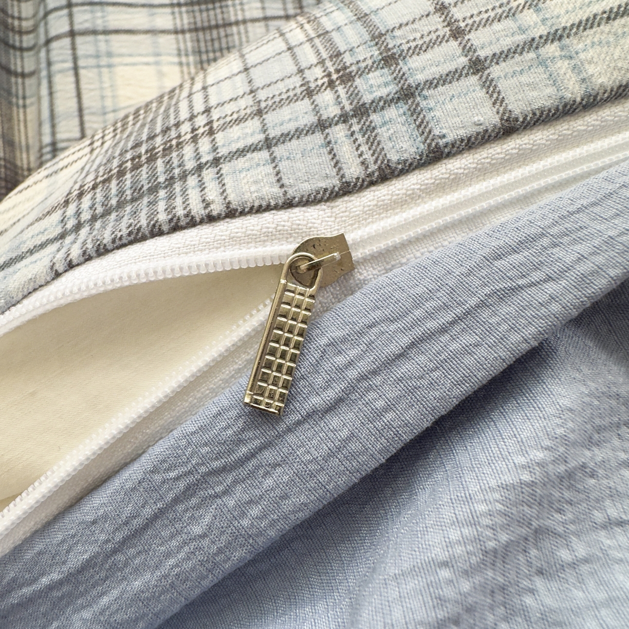 91家纺网 家纺一手货源 找家纺 亨通家纺 2025新款复古原麻双层纱格子系列四件套 蓝调格眠