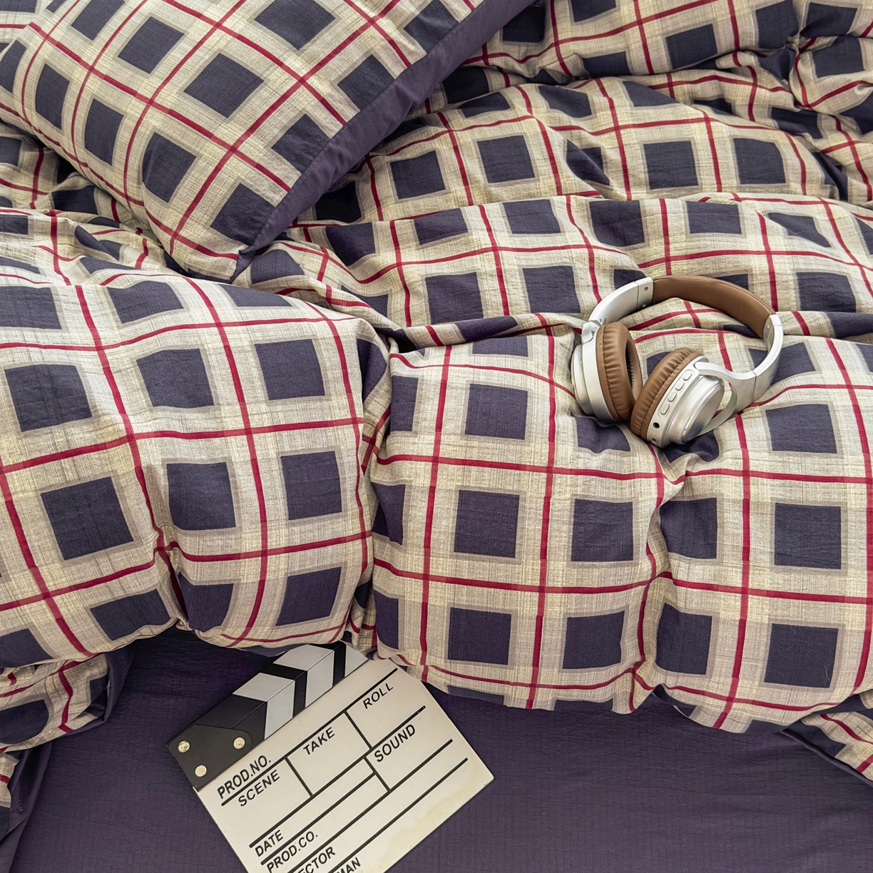 91家纺网 家纺一手货源 找家纺 亨通家纺 2025新款复古原麻双层纱格子系列四件套 格纹夜曲