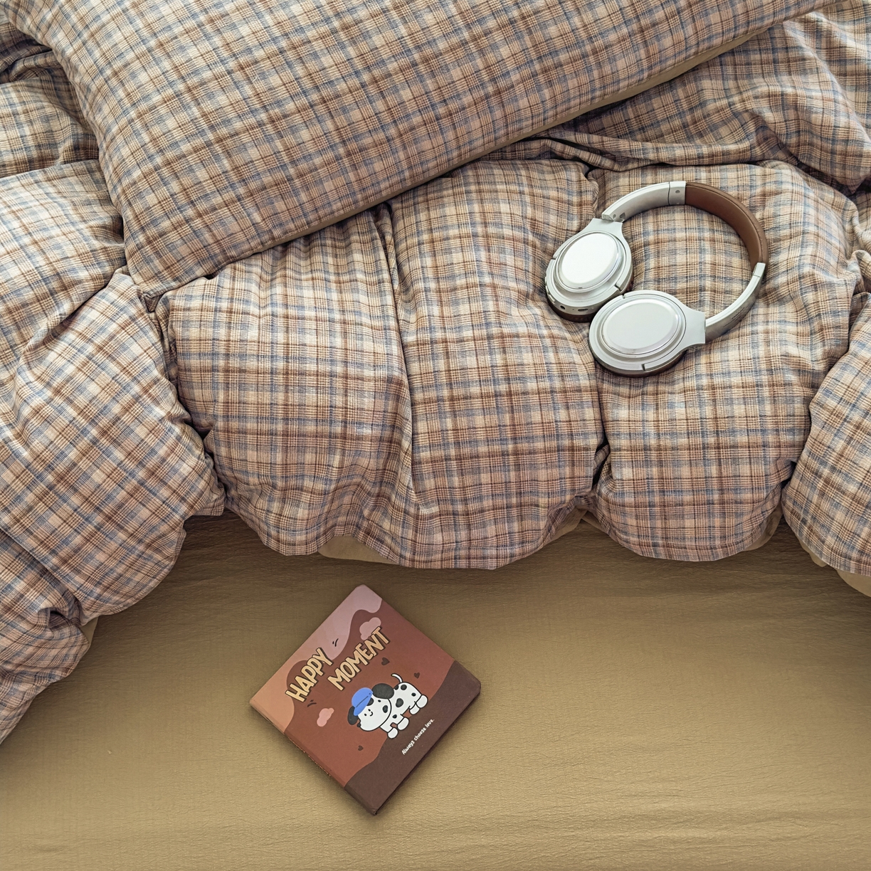 91家纺网 家纺一手货源 找家纺 亨通家纺 2025新款复古原麻双层纱格子系列四件套 暖棕絮语