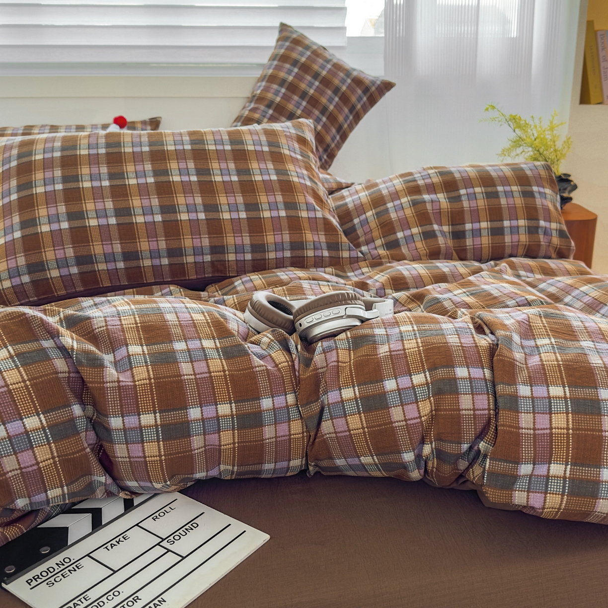 91家纺网 家纺一手货源 找家纺 亨通家纺 2025新款复古原麻双层纱格子系列四件套 焦糖格梦