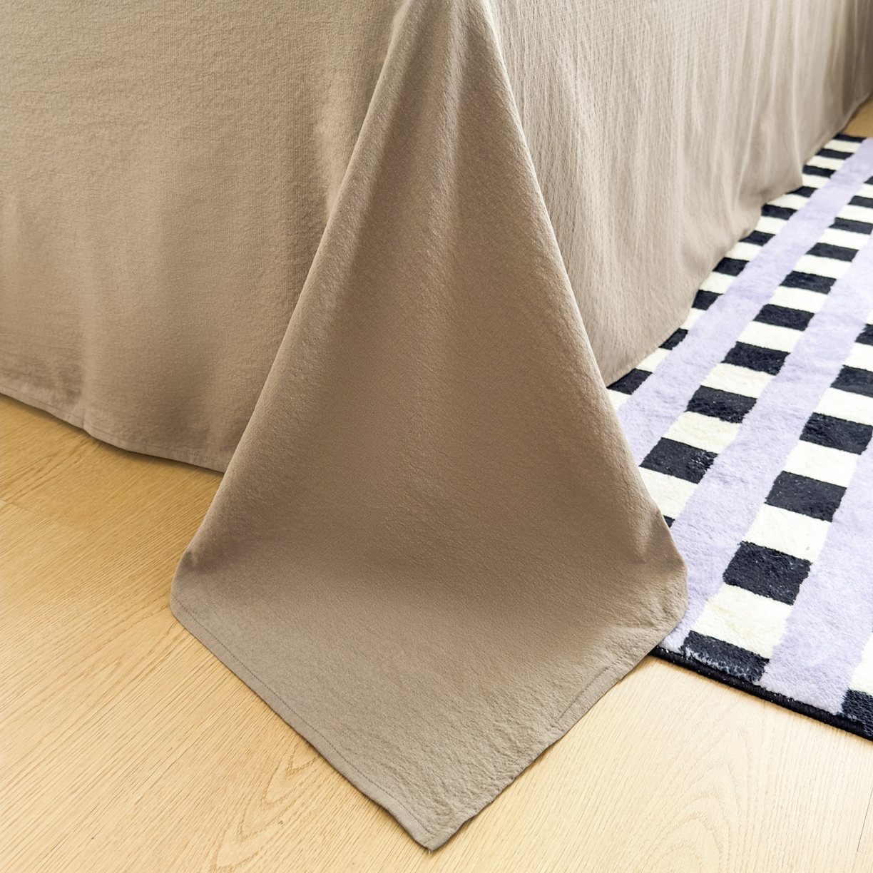 91家纺网 家纺一手货源 找家纺 亨通家纺 2025新款复古原麻双层纱格子系列四件套 漫格温情