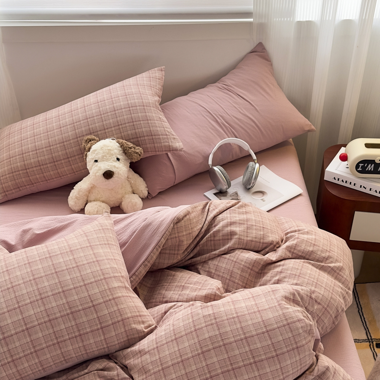 91家纺网 家纺一手货源 找家纺 亨通家纺 2025新款复古原麻双层纱格子系列四件套 粉格甜梦