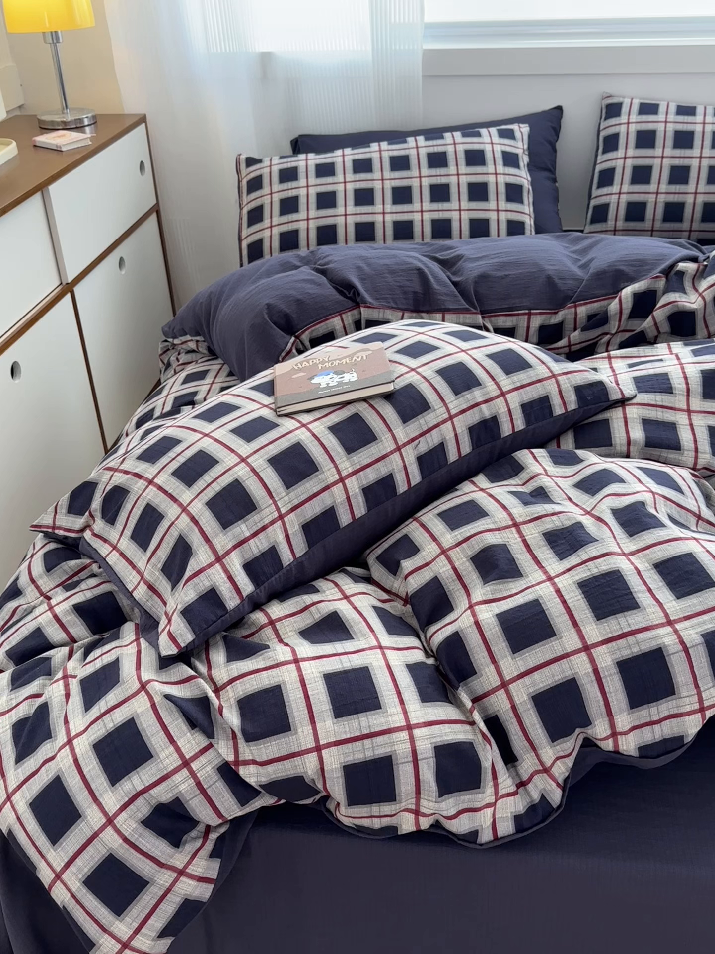 91家纺网 家纺一手货源 找家纺 亨通家纺 2025新款复古原麻双层纱格子系列四件套 格纹夜曲