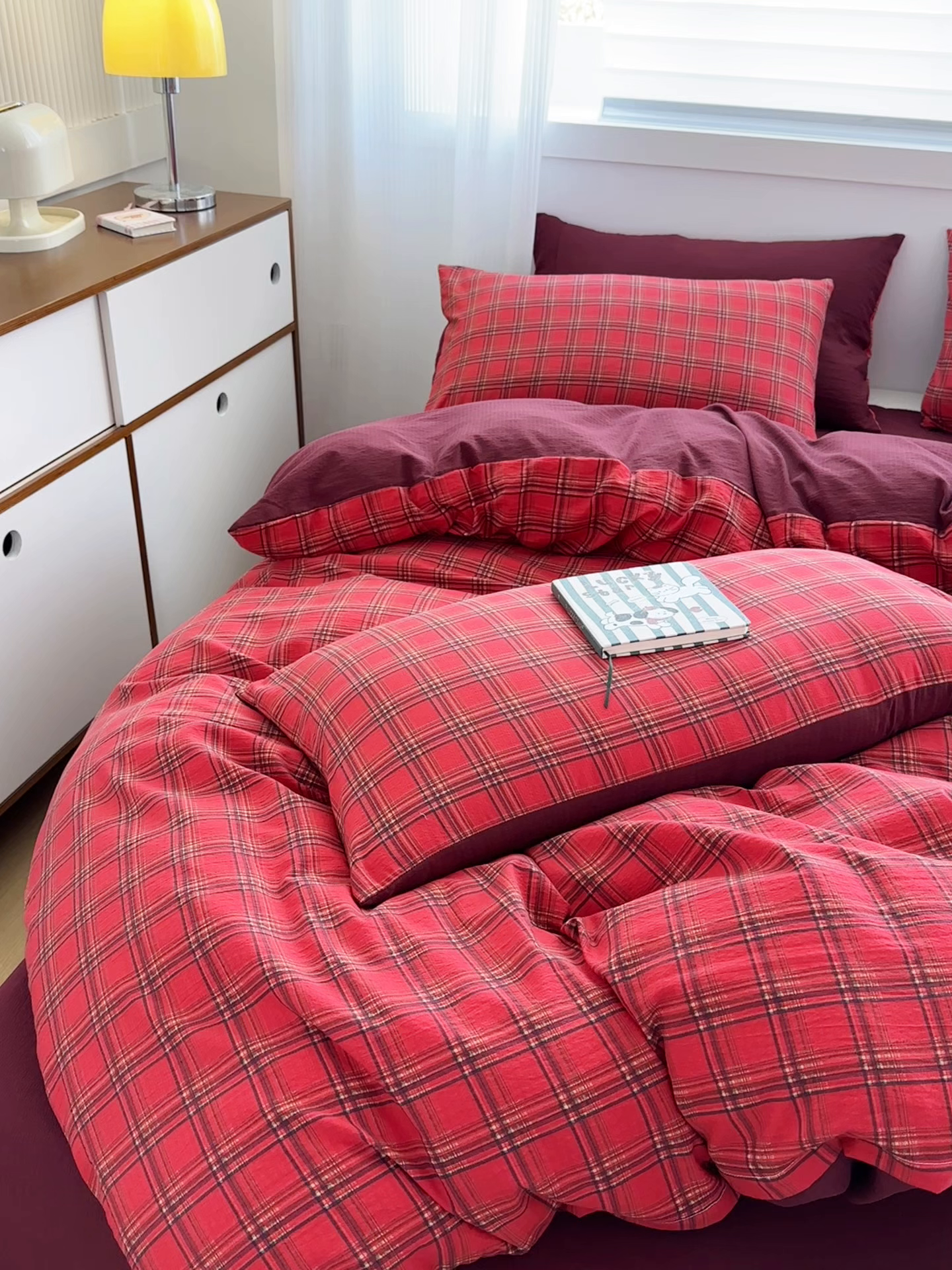 91家纺网 家纺一手货源 找家纺 亨通家纺 2025新款复古原麻双层纱格子系列四件套 绯梦