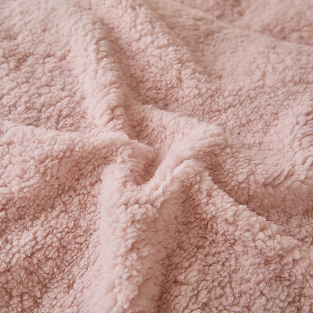 91家纺网 家纺一手货源 找家纺 曼町家居 2025新款羊羔绒牛奶绒毛巾绣四件套 布布·粉