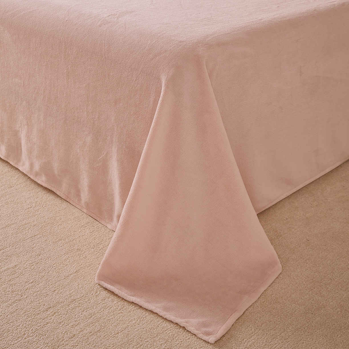 91家纺网 家纺一手货源 找家纺 曼町家居 2025新款羊羔绒牛奶绒毛巾绣四件套 布布·粉