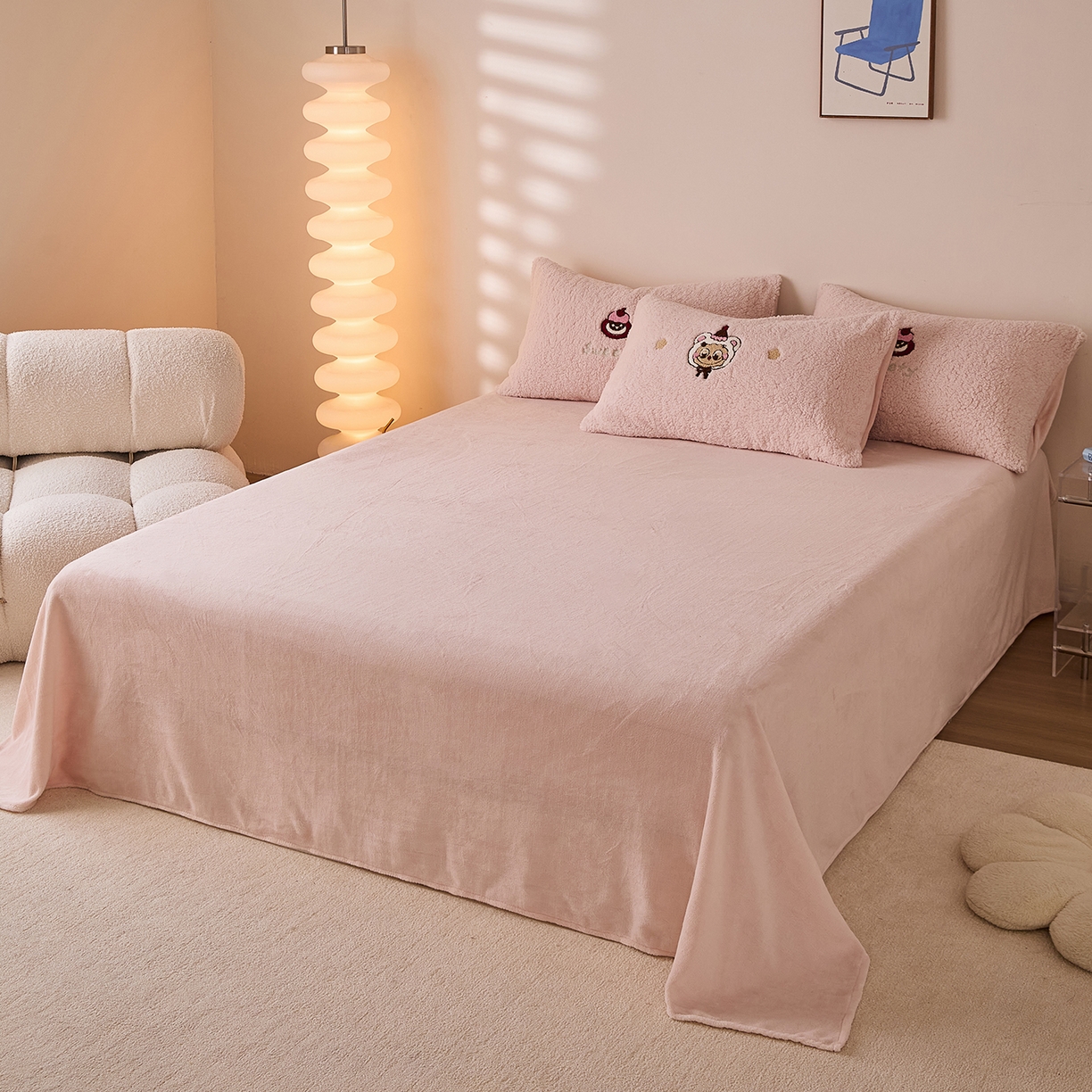 91家纺网 家纺一手货源 找家纺 曼町家居 2025新款羊羔绒牛奶绒毛巾绣四件套 布布·粉