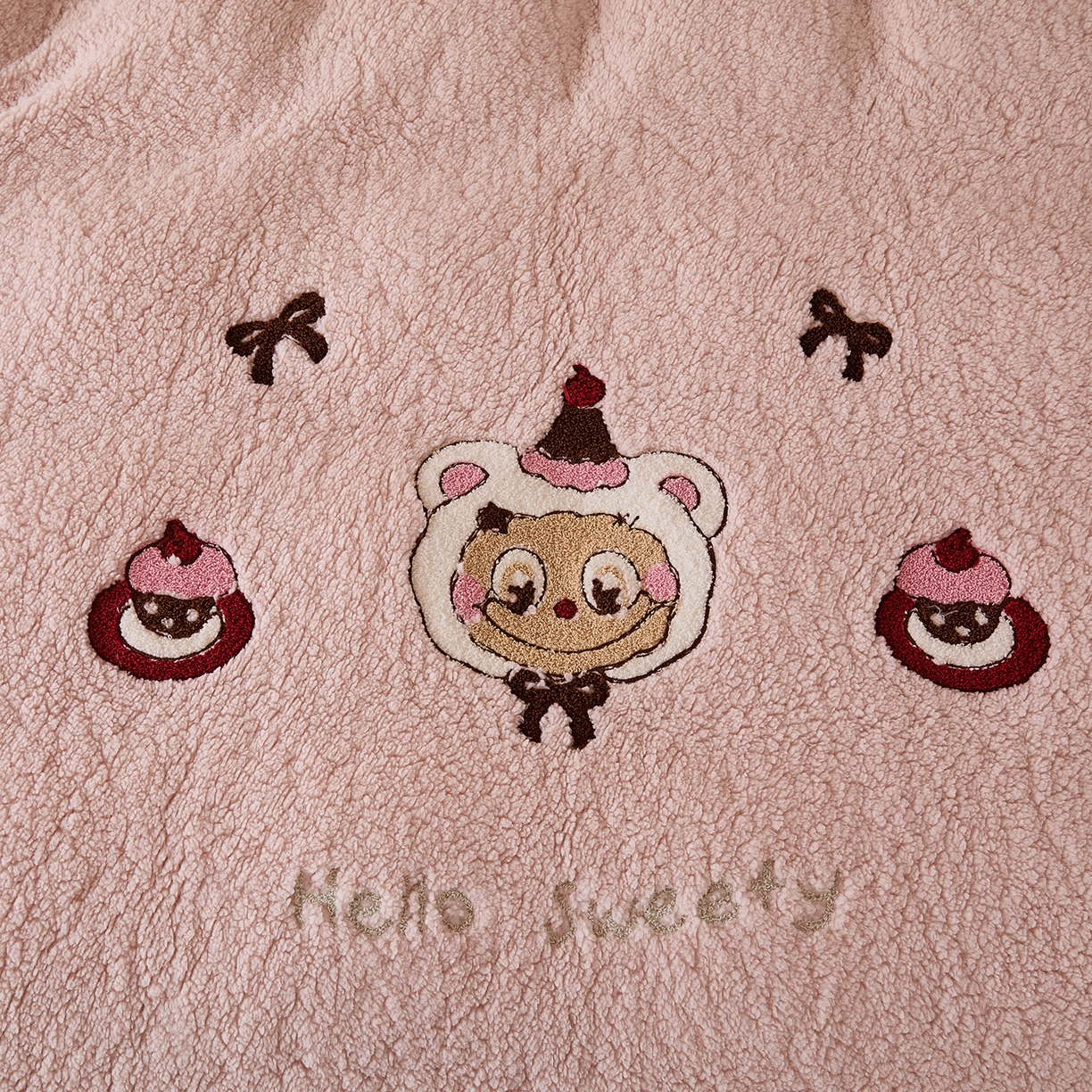 91家纺网 家纺一手货源 找家纺 曼町家居 2025新款羊羔绒牛奶绒毛巾绣四件套 布布·粉