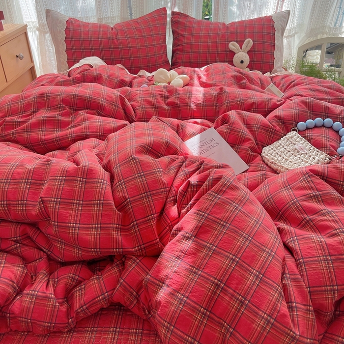 91家纺网 家纺一手货源 找家纺 轻奢坊 2025新款125g高克重皱皱撒欢复古格子蕾丝花边四件套 复古酒红