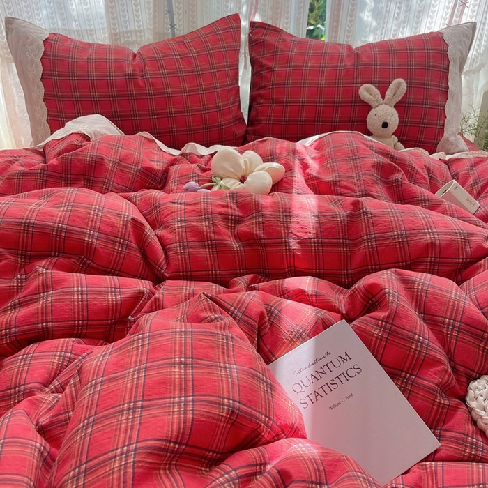 91家纺网 家纺一手货源 找家纺 轻奢坊 2025新款125g高克重皱皱撒欢复古格子蕾丝花边四件套 复古酒红