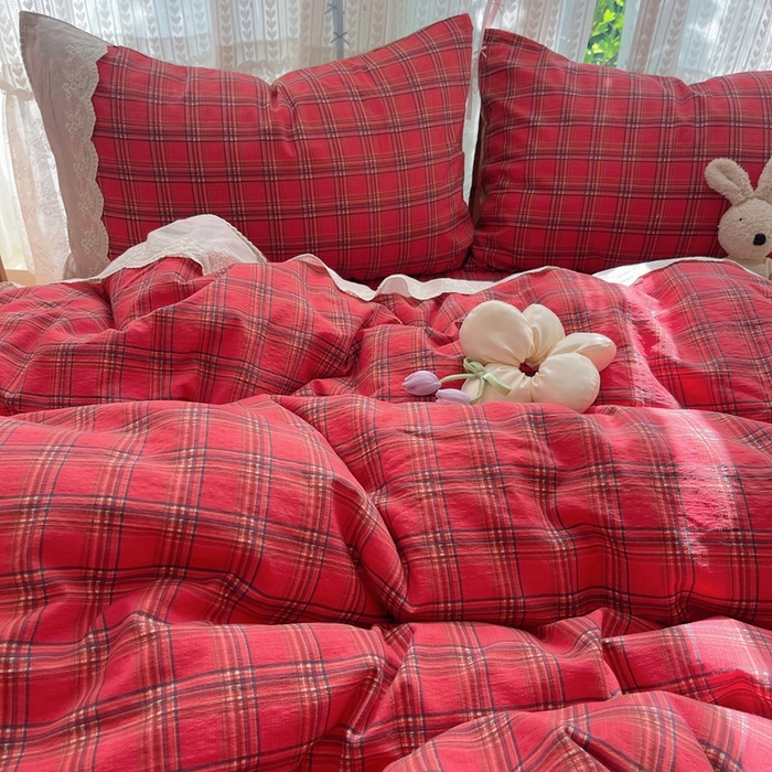 91家纺网 家纺一手货源 找家纺 轻奢坊 2025新款125g高克重皱皱撒欢复古格子蕾丝花边四件套 复古酒红